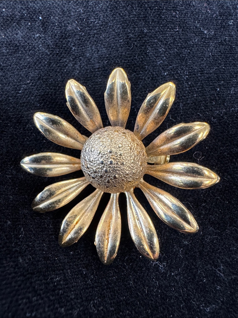 Vintage Gold Daisy Brooch